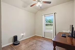 201 N Casey Ct, Springtown, TX 76082 - Photo 16