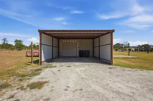 201 N Casey Ct, Springtown, TX 76082 - Photo 32