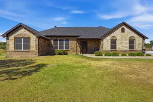 201 N Casey Ct, Springtown, TX 76082 - Photo 2