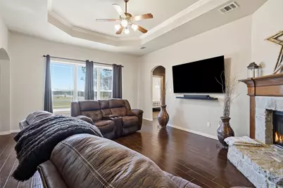201 N Casey Court, Springtown, TX 76082 - Photo 4