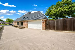 504 Quail Cove Ct, Hurst, TX 76054 - Photo 4