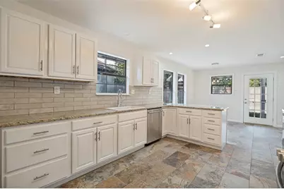 803 Hollywood Avenue, Dallas, TX 75208 - Photo 8