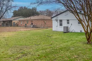 1213 Bowie St, Garland, TX 75040 - Photo 2