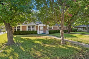 512 Brown Trail Ct, Hurst, TX 76053 - Photo 2
