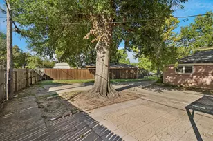 512 Brown Trail Ct, Hurst, TX 76053 - Photo 34