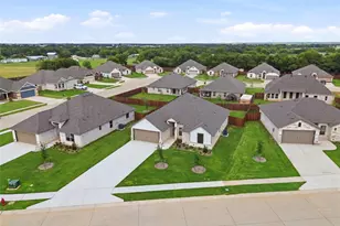 728 Raylan St, Springtown, TX 76082 - Photo 40