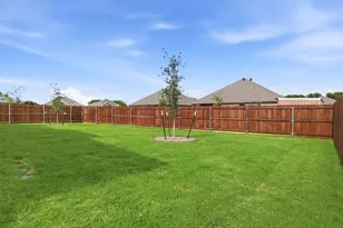 728 Raylan St, Springtown, TX 76082 - Photo 36