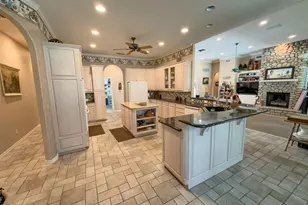 702 Pintail Ct, Granbury, TX 76049 - Photo 4