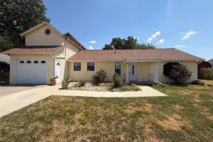 805 S 3rd St, Grandview, TX 76050 - Photo 2