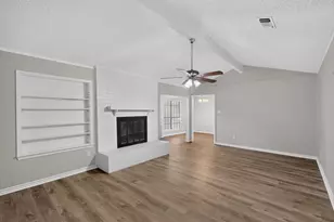1020 Almond Dr, Mansfield, TX 76063 - Photo 4