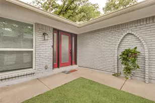 824 Wheelwood Dr, Hurst, TX 76053 - Photo 2