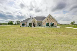 1001 Magnolia Ct, Springtown, TX 76082 - Photo 2
