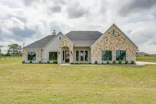 1001 Magnolia Ct, Springtown, TX 76082 - Photo 1