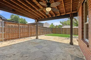 1401 Big Falls Dr, Flower Mound, TX 75028 - Photo 4