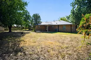 103 Clover Ln, Palestine, TX 75803 - Photo 6