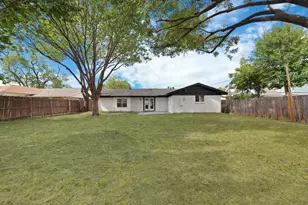 2302 E Mitchell St, Arlington, TX 76010 - Photo 32