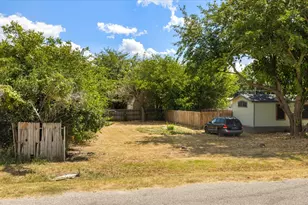 817 Flamingo Rd, Granbury, TX 76049 - Photo 1