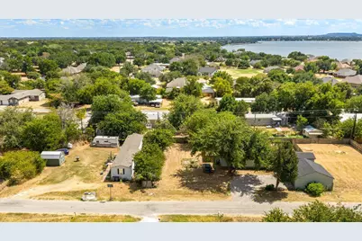 817 Flamingo Road, Granbury, TX 76049 - Photo 6
