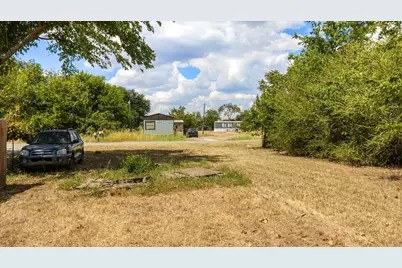 817 Flamingo Road, Granbury, TX 76049 - Photo 4