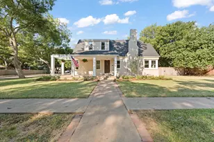 112 Bellevue Dr, Cleburne, TX 76033 - Photo 1
