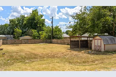 823 Flamingo Road, Granbury, TX 76049 - Photo 2