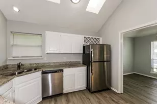 404 Derby Ln, DeSoto, TX 75115 - Photo 2