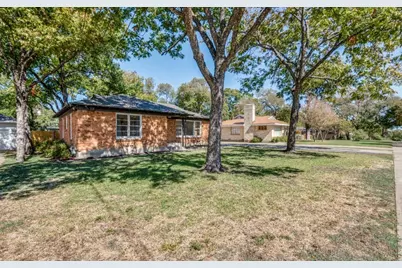 2433 Southwood Drive, Dallas, TX 75233 - Photo 2