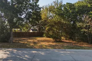 104 N Getzendaner St, Waxahachie, TX 75165 - Photo 1