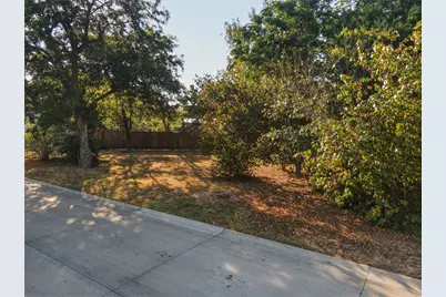 104 N Getzendaner Street, Waxahachie, TX 75165 - Photo 2