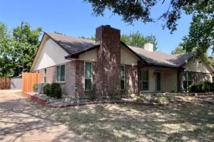 3013 Clover Ln, Euless, TX 76039 - Photo 2