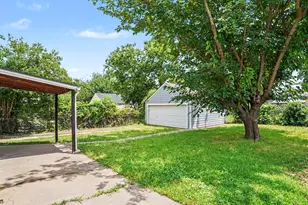 1108 E Robert St, Fort Worth, TX 76104 - Photo 24