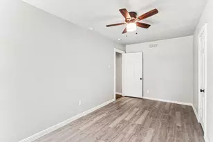 1108 E Robert St, Fort Worth, TX 76104 - Photo 16