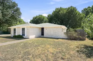 2718 Oakmont Dr, Lancaster, TX 75134 - Photo 2
