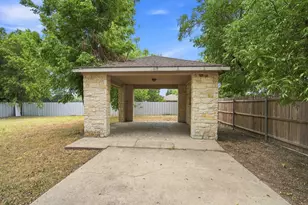 1103 Chase Ave, Cleburne, TX 76031 - Photo 36