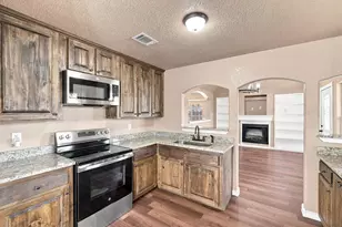 1103 Chase Ave, Cleburne, TX 76031 - Photo 10