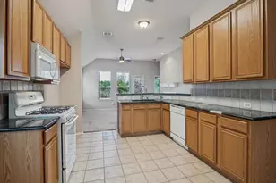 9421 Links Fairway Dr, Rowlett, TX 75089 - Photo 8