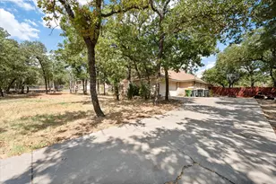 512 Shady Oaks Trail, Burleson, TX 76028 - Photo 4