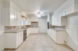 1325 W Water St, Weatherford, TX 76086 - Photo 12