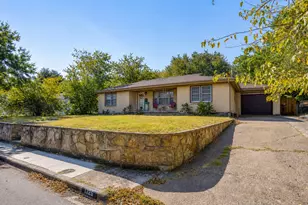 1325 W Water St, Weatherford, TX 76086 - Photo 2