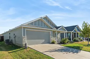 128 Honeysuckle St, Princeton, TX 75407 - Photo 2