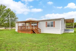 9064 Summit Ct E, Cleburne, TX 76033 - Photo 2