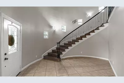813 Beacon Hill Drive, Irving, TX 75061 - Photo 2
