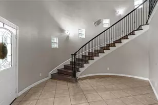 813 Beacon Hill Dr, Irving, TX 75061 - Photo 2