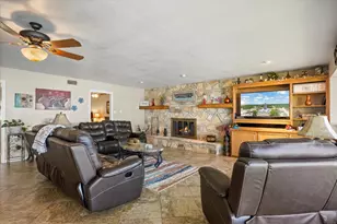 2537 Forest Park Dr, Granbury, TX 76048 - Photo 6