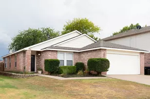 3883 Fox Run Dr, Fort Worth, TX 76123 - Photo 2