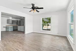 1031 Ritchey St, Gainesville, TX 76240 - Photo 4