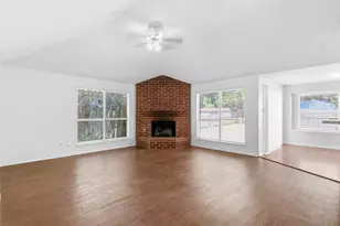 2866 White Oak Dr, Grand Prairie, TX 75052 - Photo 2