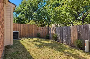 2432 Windy Pine Ln, Arlington, TX 76015 - Photo 2