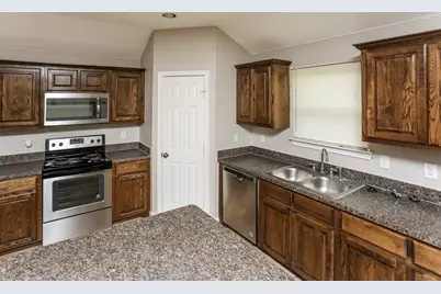 623 Hilton Drive, Lancaster, TX 75146 - Photo 4