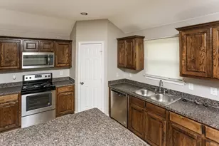 623 Hilton Dr, Lancaster, TX 75146 - Photo 4